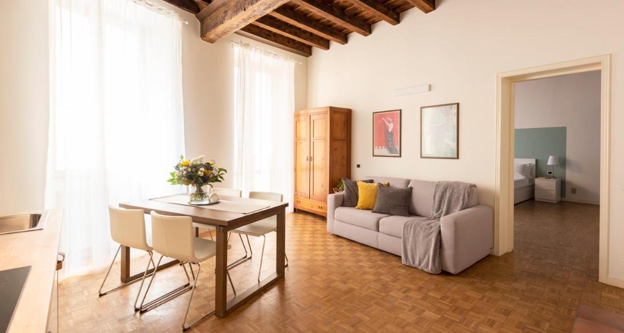 Charming Joivy Flat Next To Duomo Di Como Bagian luar foto