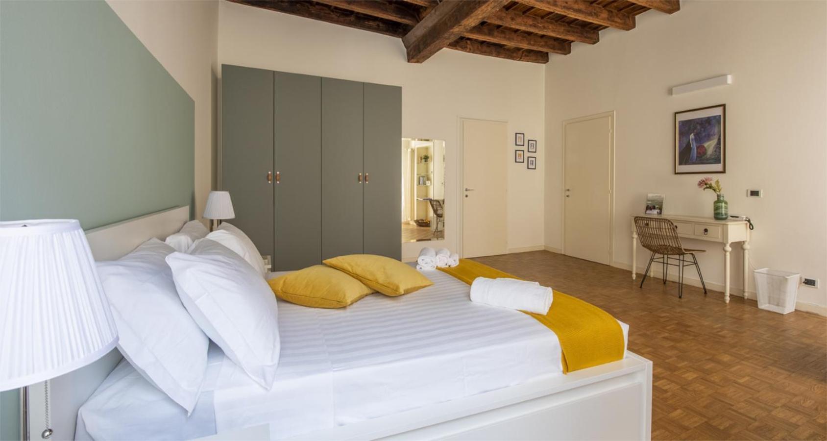 Charming Joivy Flat Next To Duomo Di Como Bagian luar foto