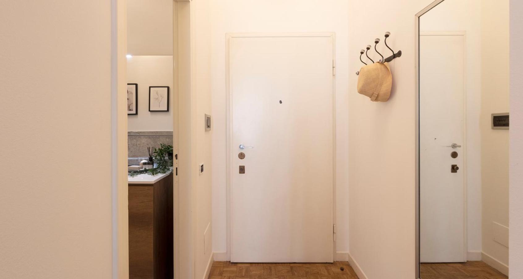 Charming Joivy Flat Next To Duomo Di Como Bagian luar foto