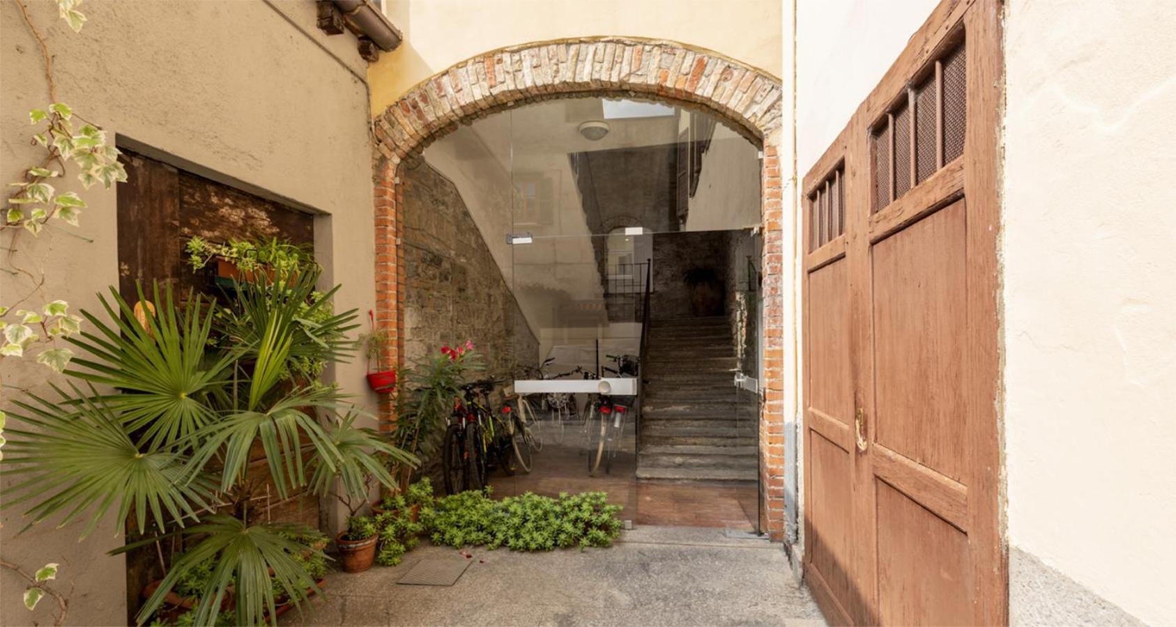 Charming Joivy Flat Next To Duomo Di Como Bagian luar foto